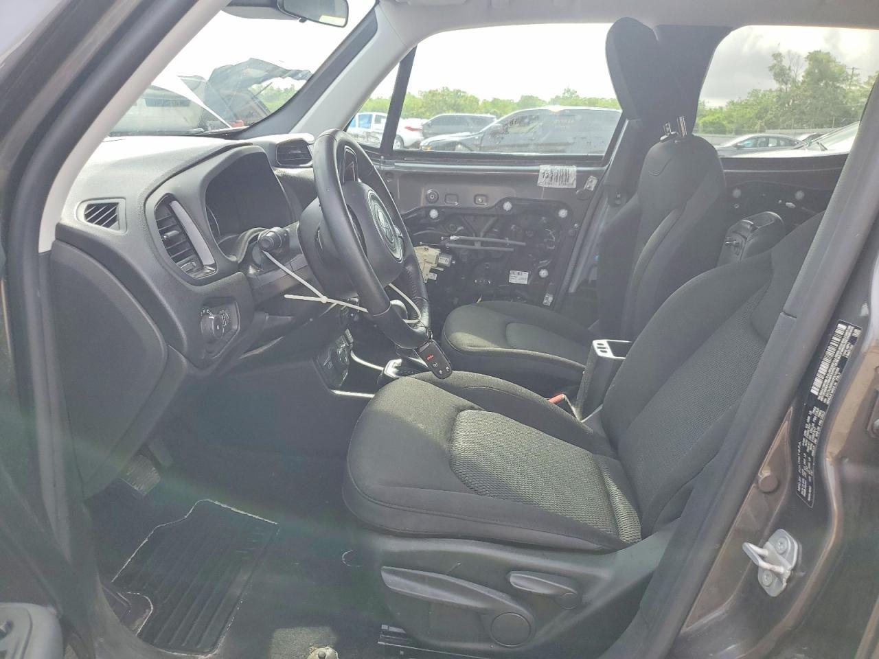 2019 Jeep Renegade Latitude - Image 7