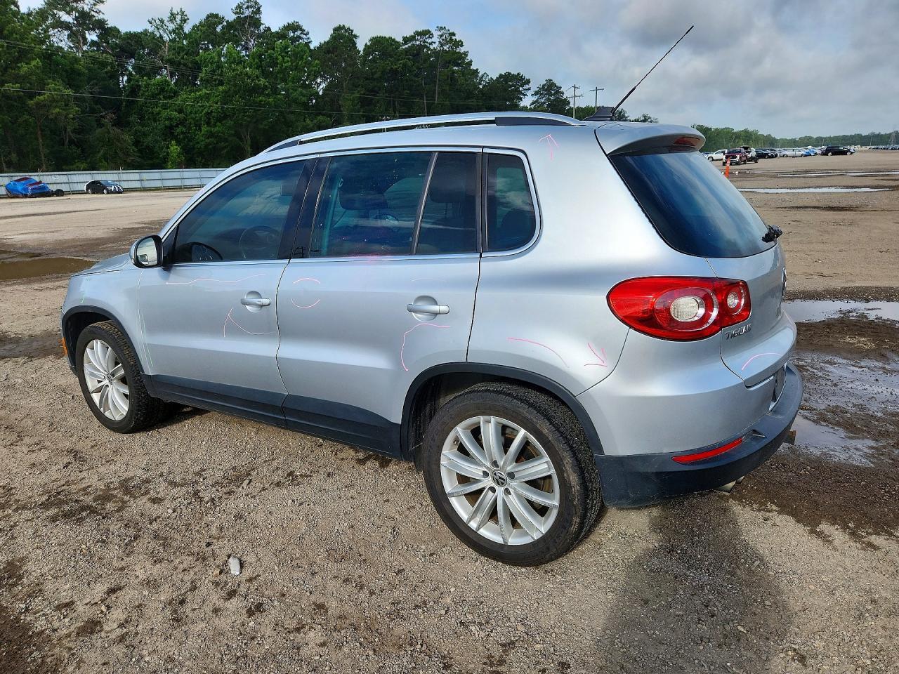 2011 Volkswagen Tiguan S - Фото 2