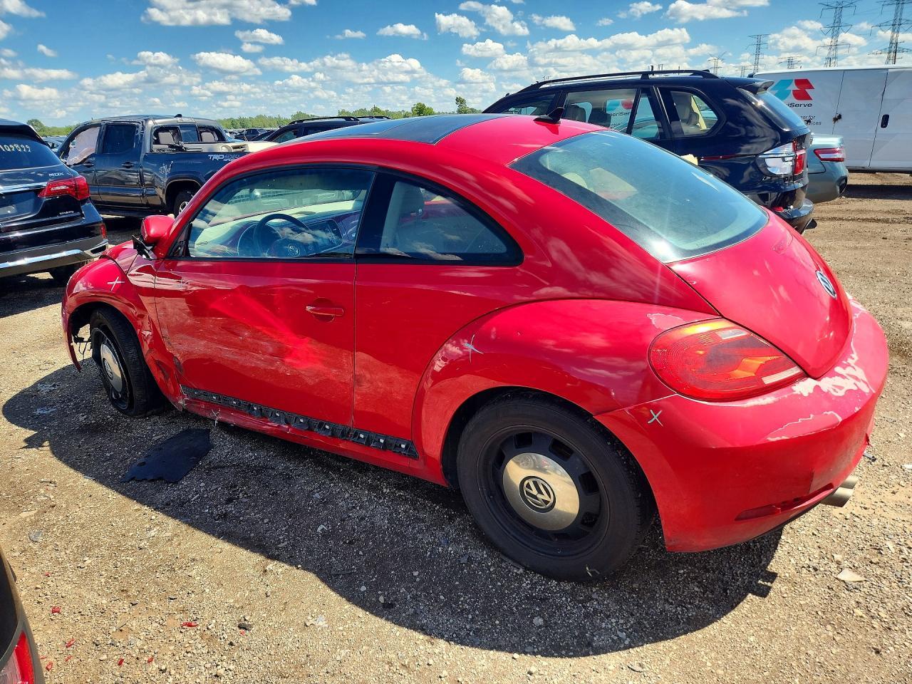2013 Volkswagen Beetle - Фото 2