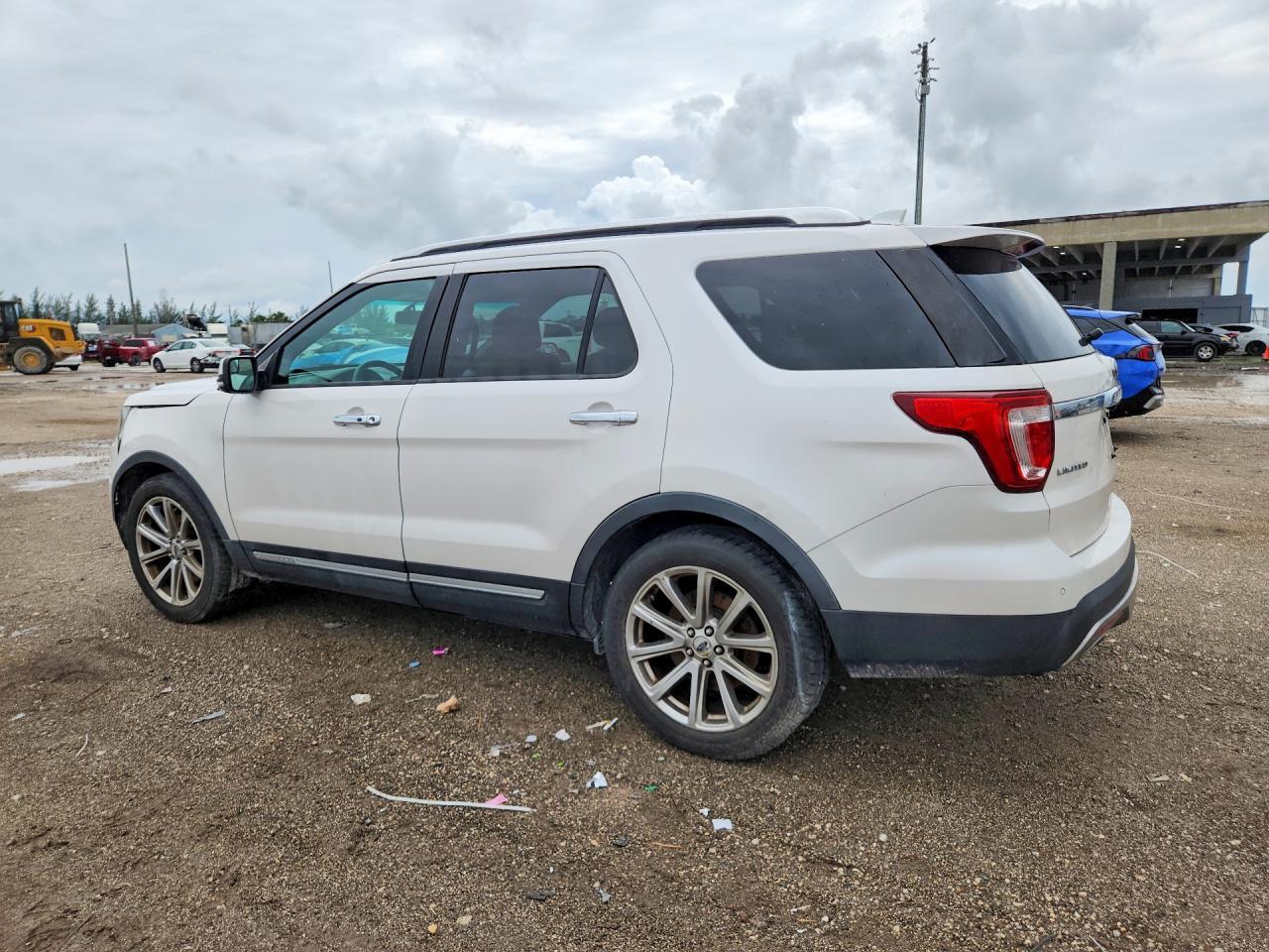 2016 Ford Explorer Limited - Image 2