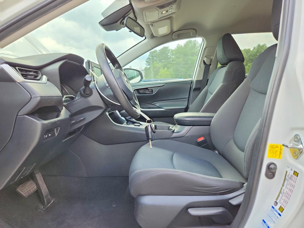 2020 Toyota Rav4 Le - Image 7