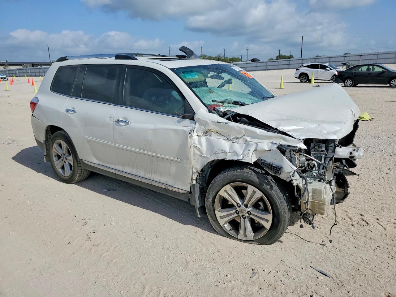 2013 Toyota Highlander Limited - Image 4