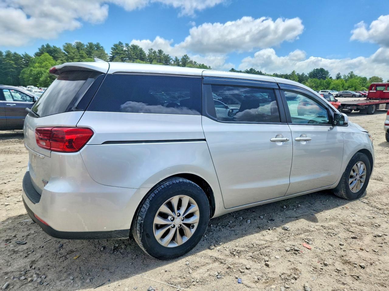 2021 Kia Sedona Lx - Фото 3