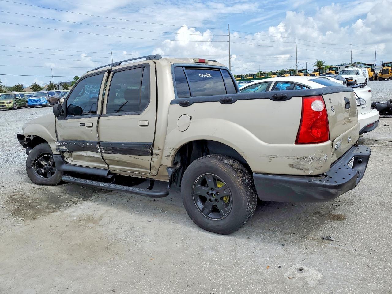 2005 Ford Explorer Sport Trac - Фото 2
