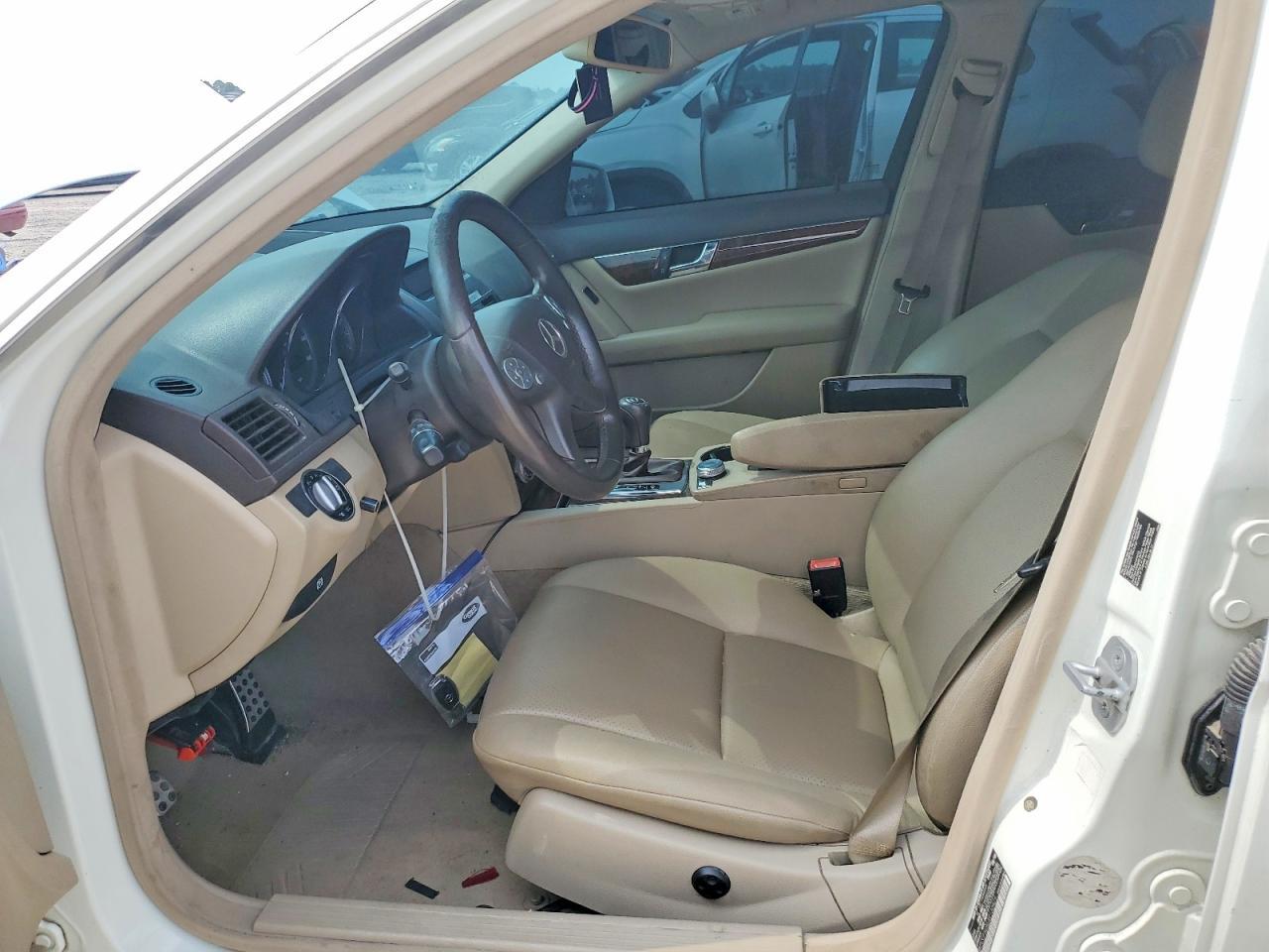 2010 Mercedes-Benz C 300 - Фото 7