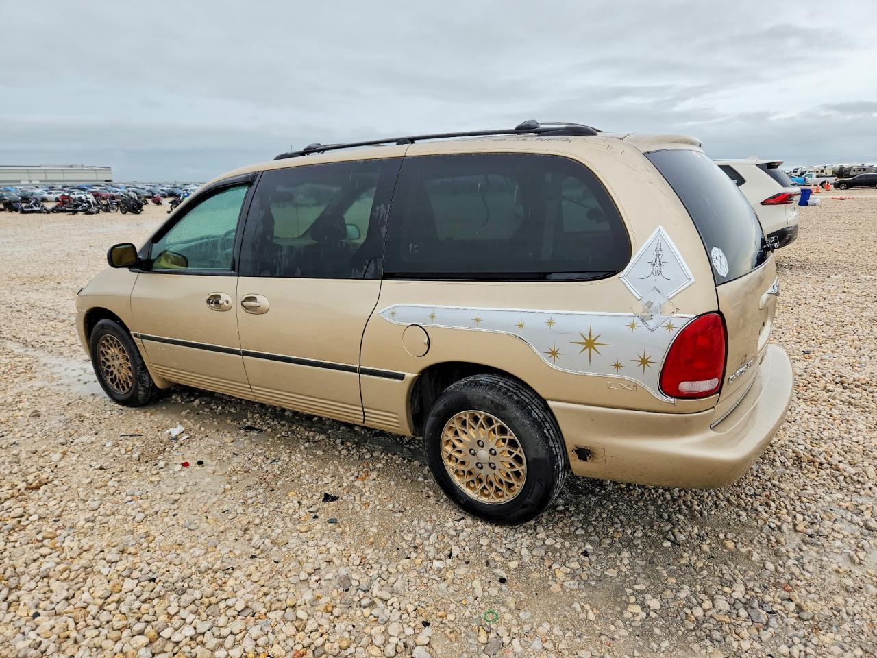1998 Chrysler Town And Country - Image 2