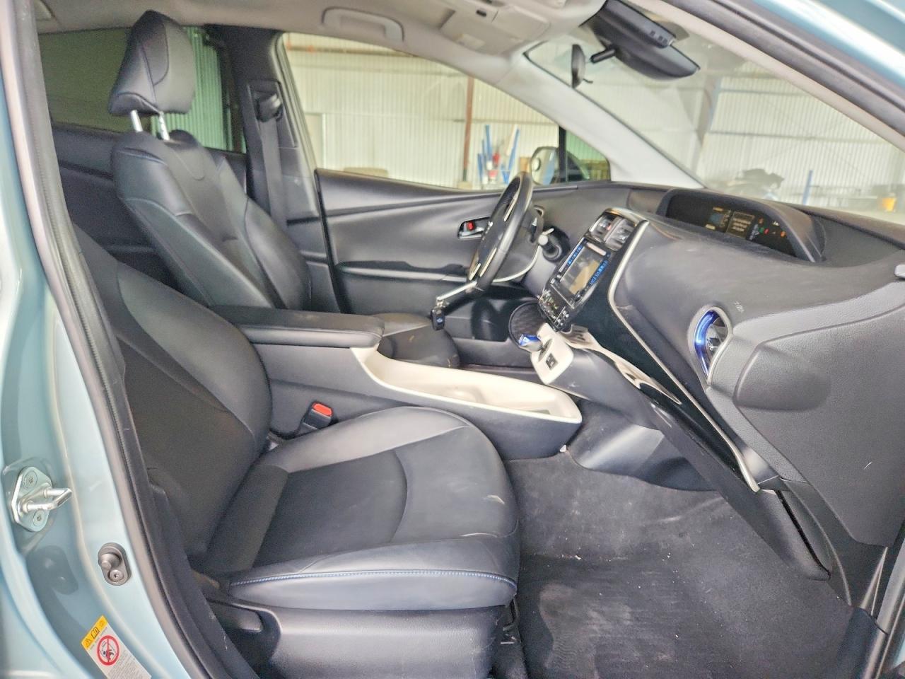 2016 Toyota Prius Three Touring - Фото 7