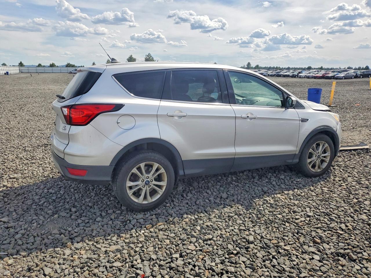 2019 Ford Escape Se - Фото 3