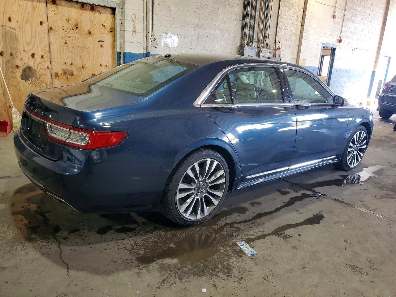 2017 Lincoln Continental Select - Image 3