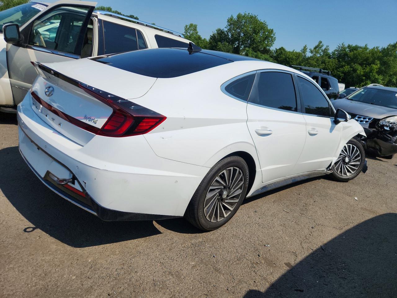 2023 Hyundai Sonata Hybrid Limited - Image 3