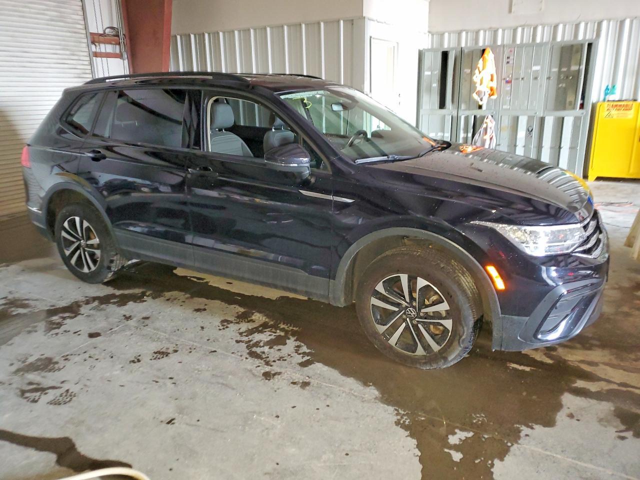 2022 Volkswagen Tiguan S - Фото 4