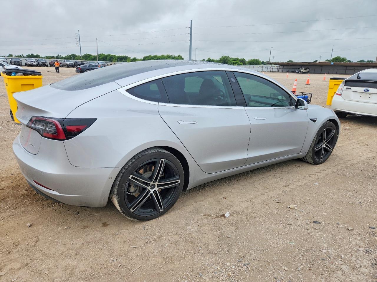 2018 Tesla Model 3 - Image 3