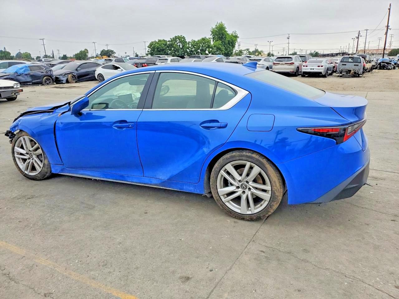 2021 Lexus Is 300 - Image 2