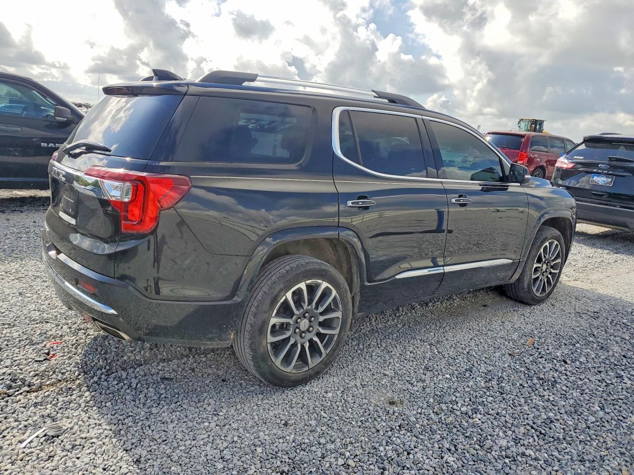 2021 GMC Acadia Denali - Image 3