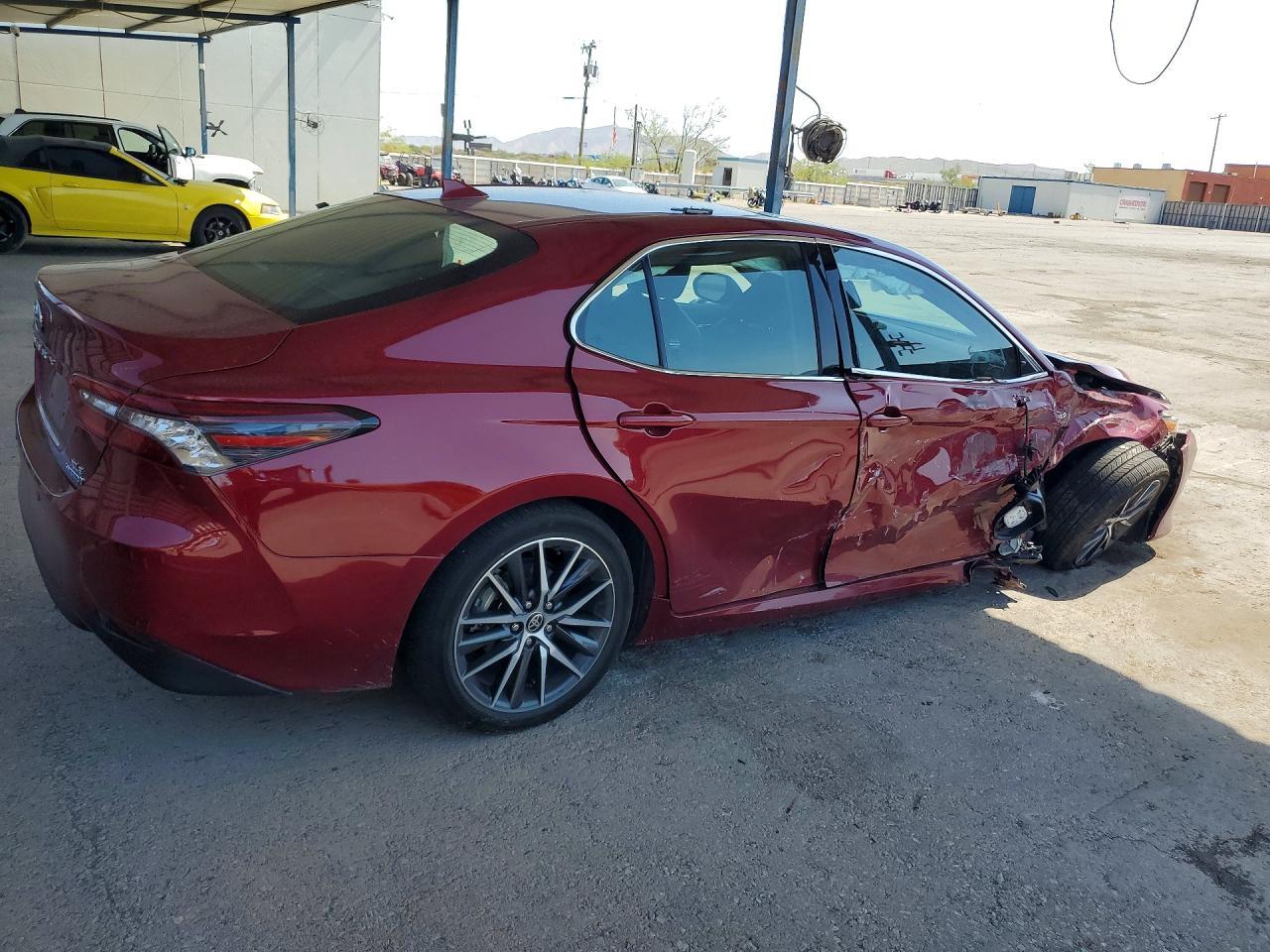 2021 Toyota Camry Xle - Image 3