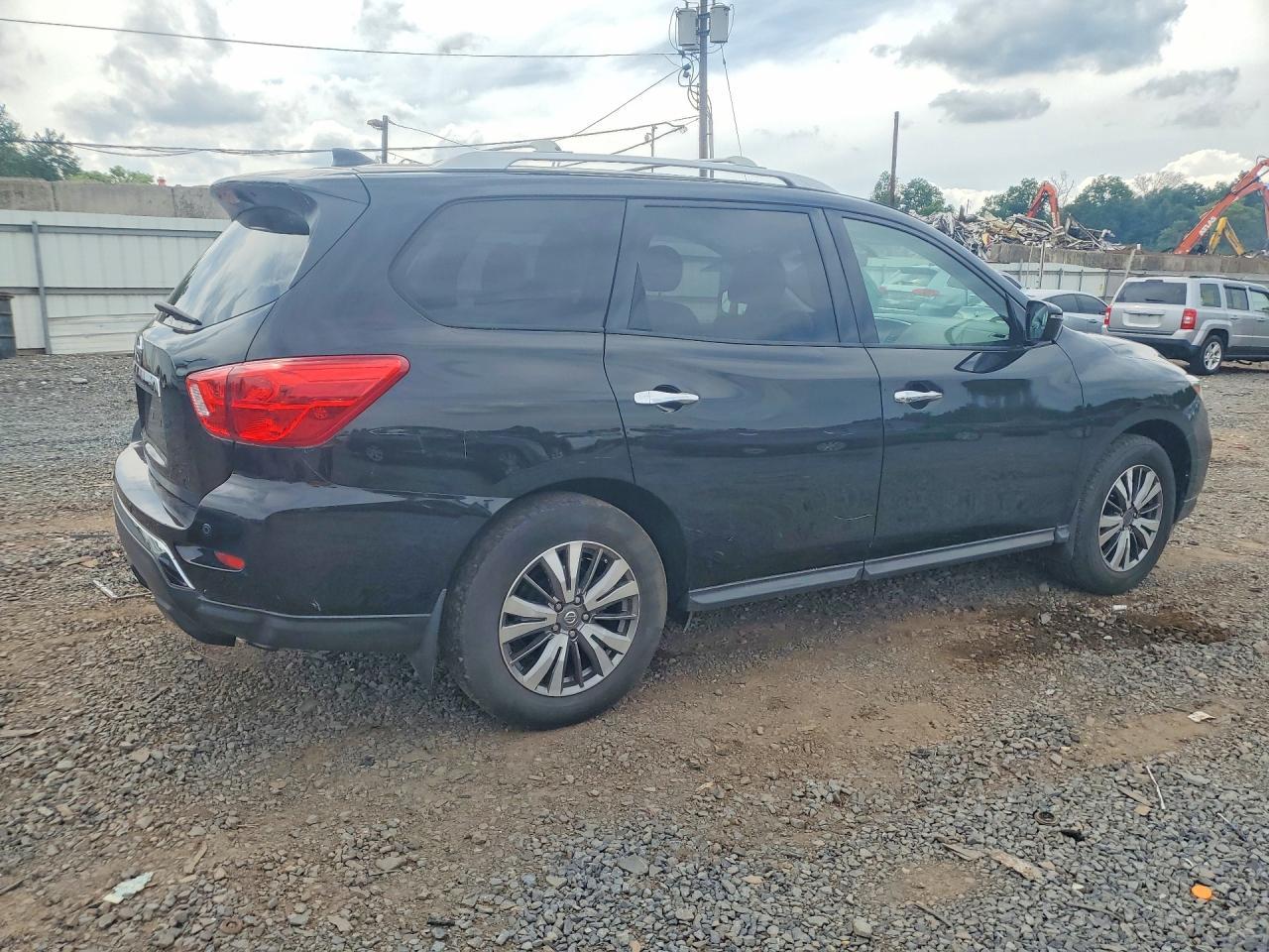 2019 Nissan Pathfinder S - Фото 3