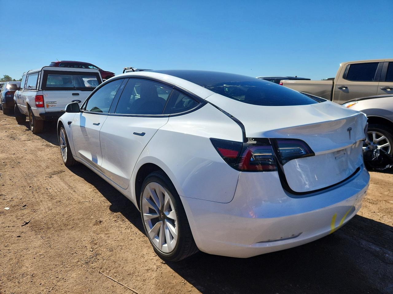 2023 Tesla Model 3 - Фото 2
