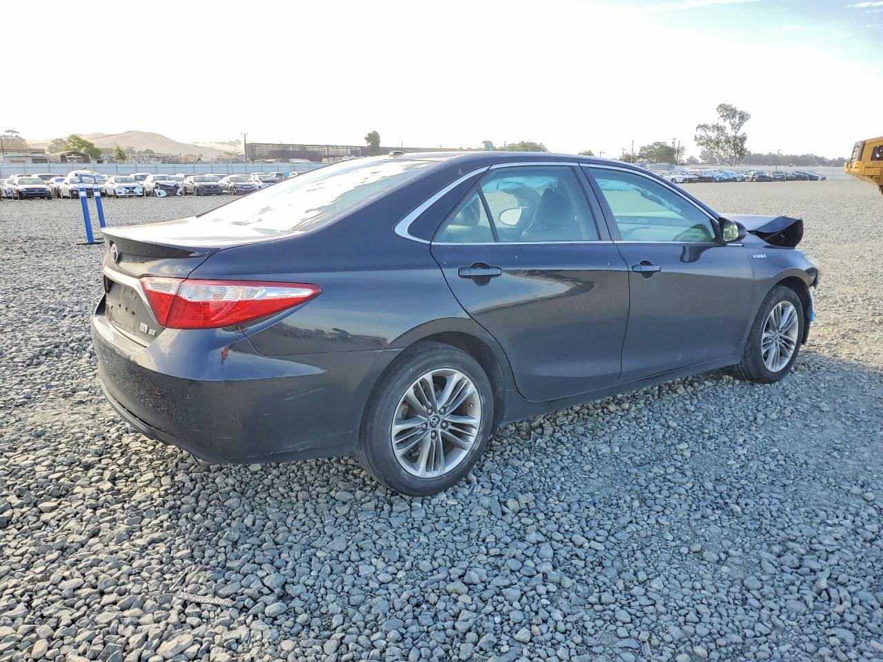 2015 Toyota Camry Hybrid Se - Image 3