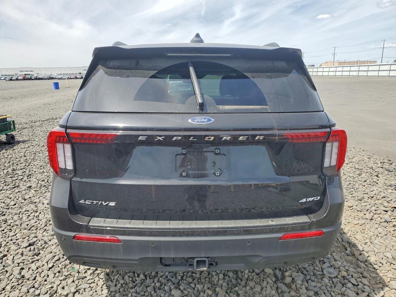 2025 Ford Explorer Active - Image 6