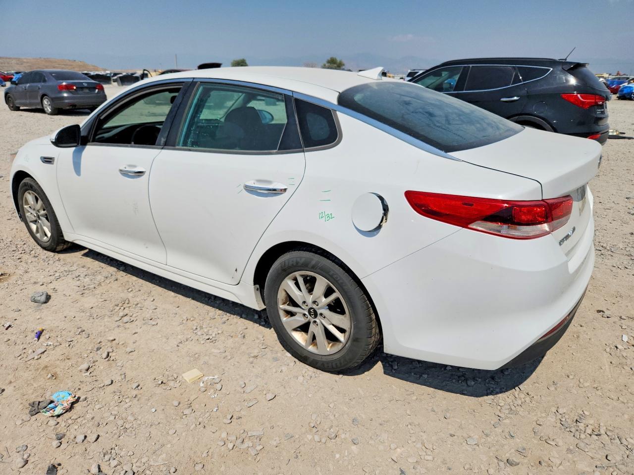 2017 Kia Optima Lx - Фото 2