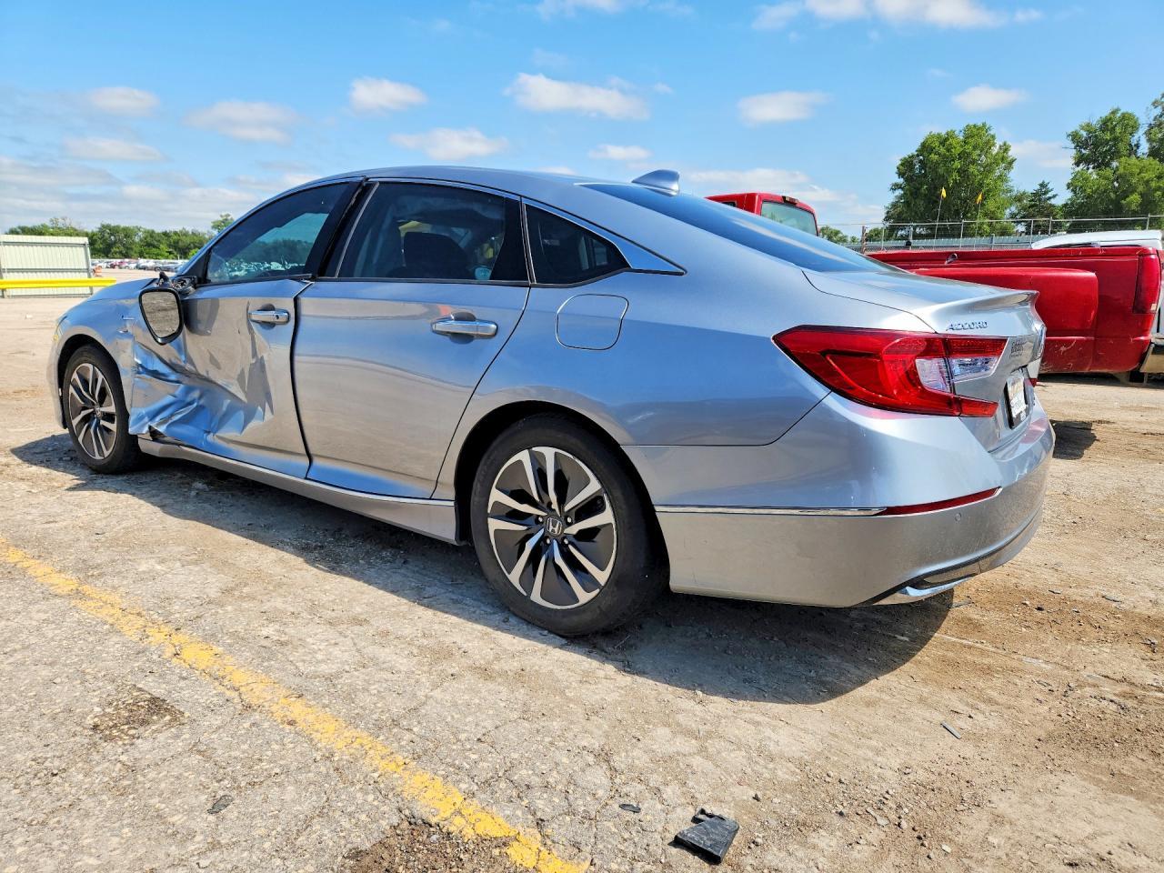 2018 Honda Accord Touring Hybrid - Image 2