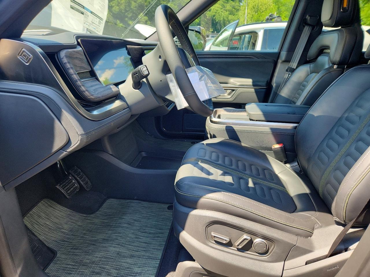 2026 Rivian R1S Adventure - Фото 7