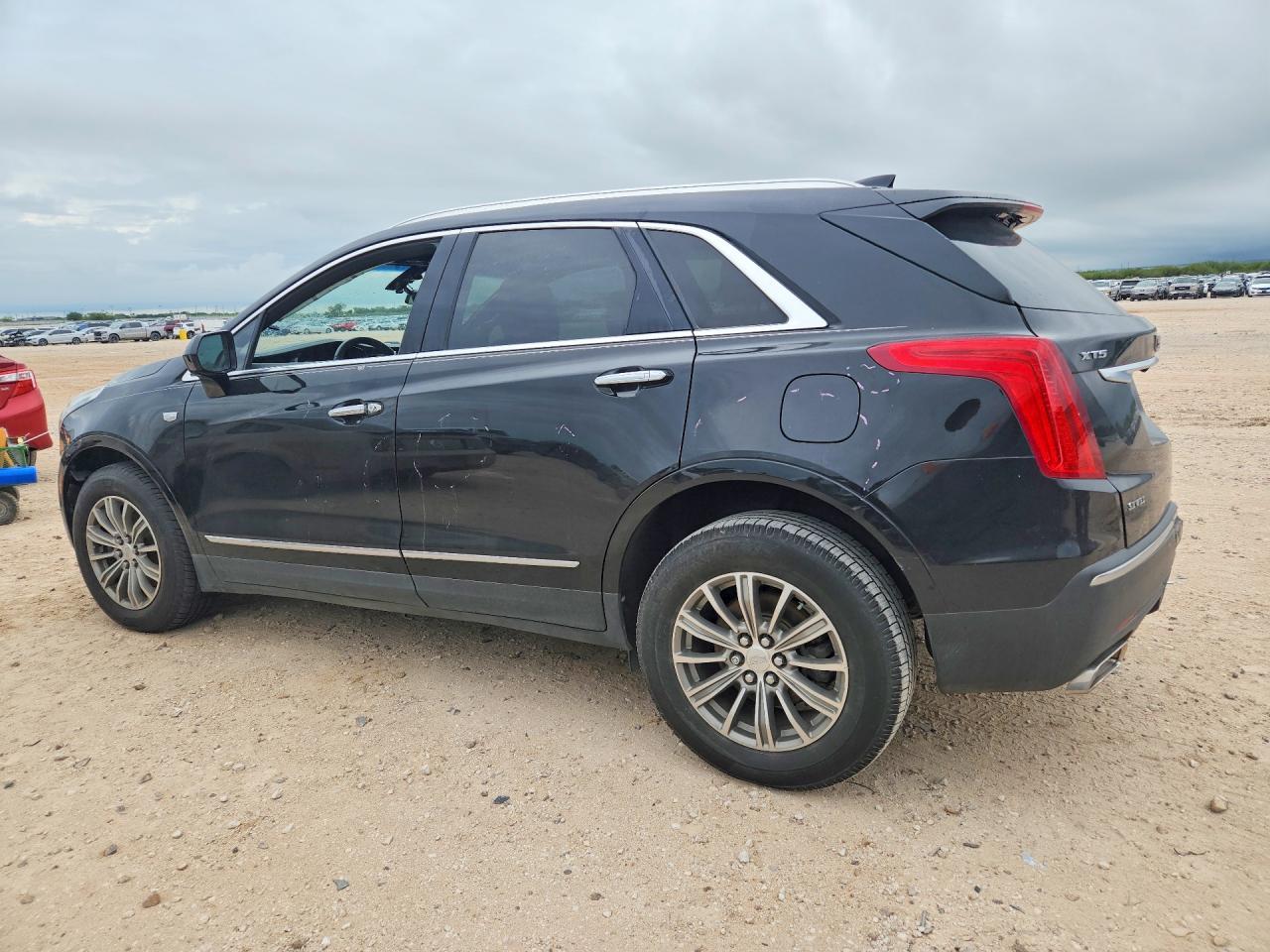 2017 Cadillac Xt5 Luxury - Image 2