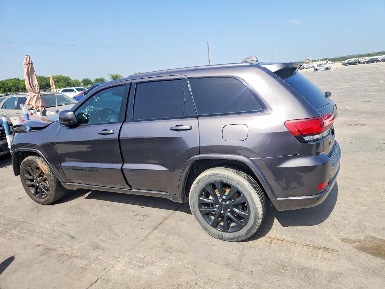 2020 Jeep Grand Cherokee Laredo - Image 2