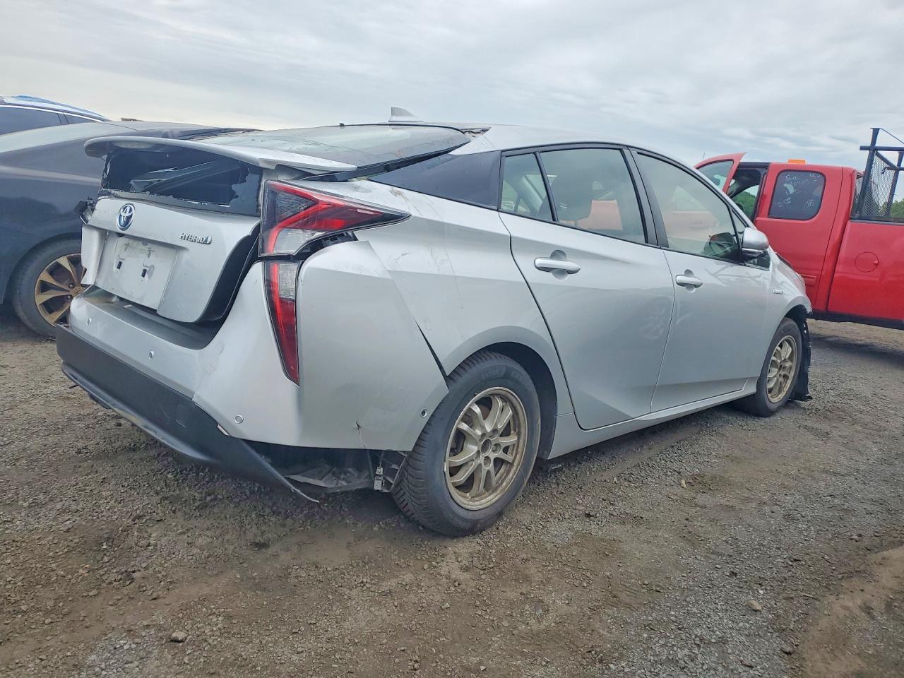 2018 Toyota Prius Three - Image 3