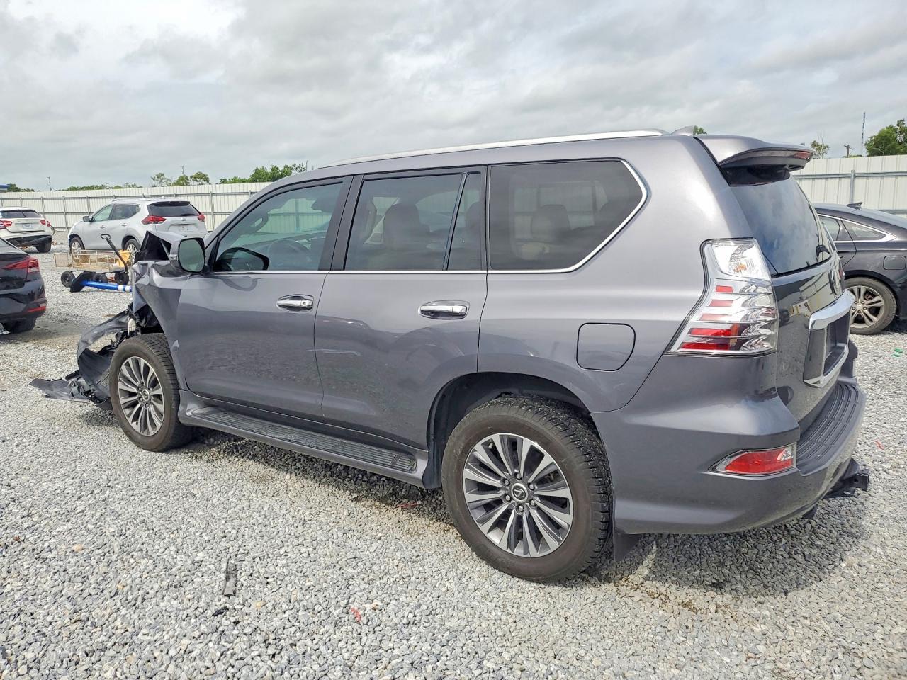 2022 Lexus Gx 460 Luxury - Image 2