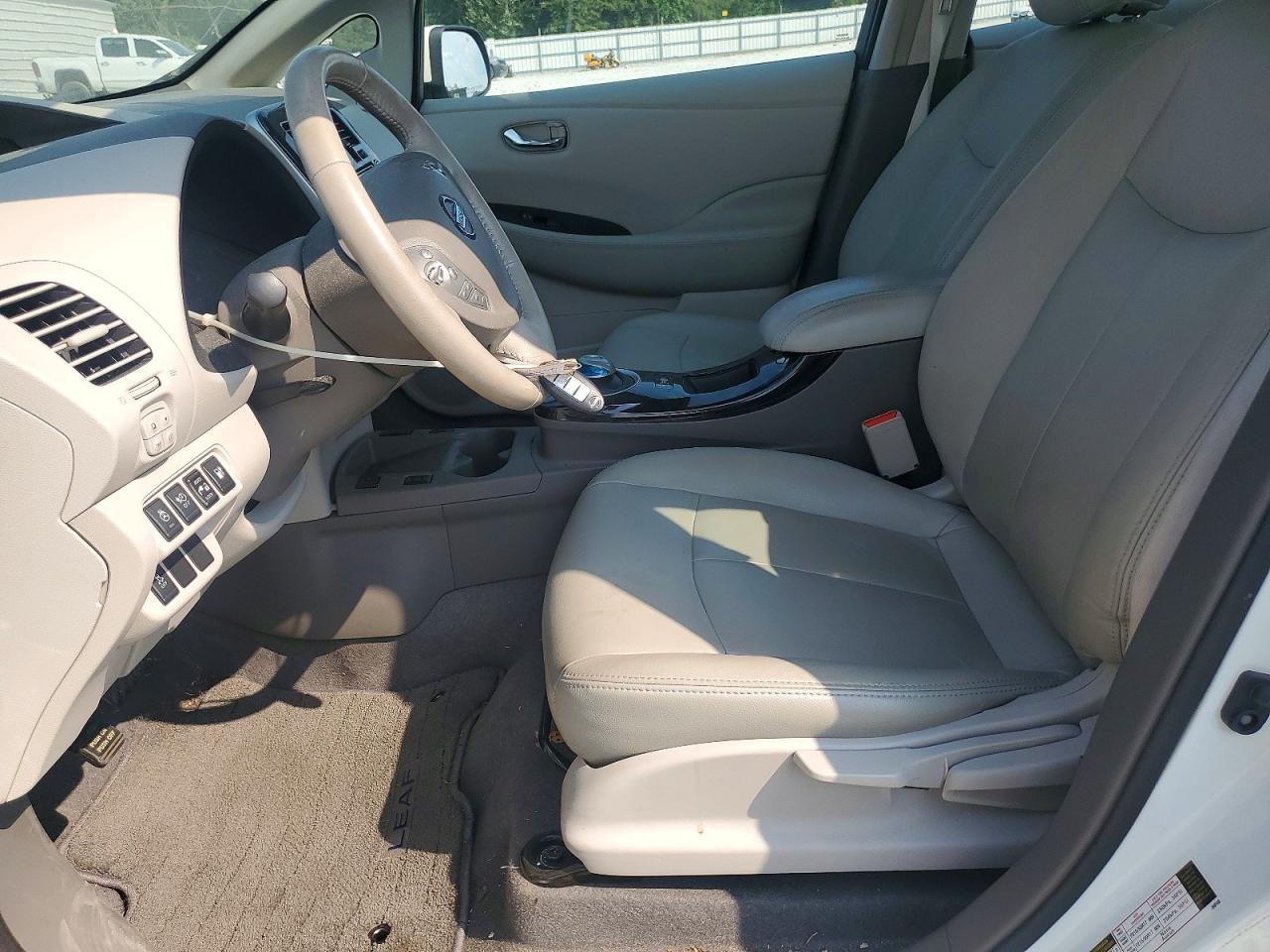 2017 Nissan Leaf Sv - Image 7