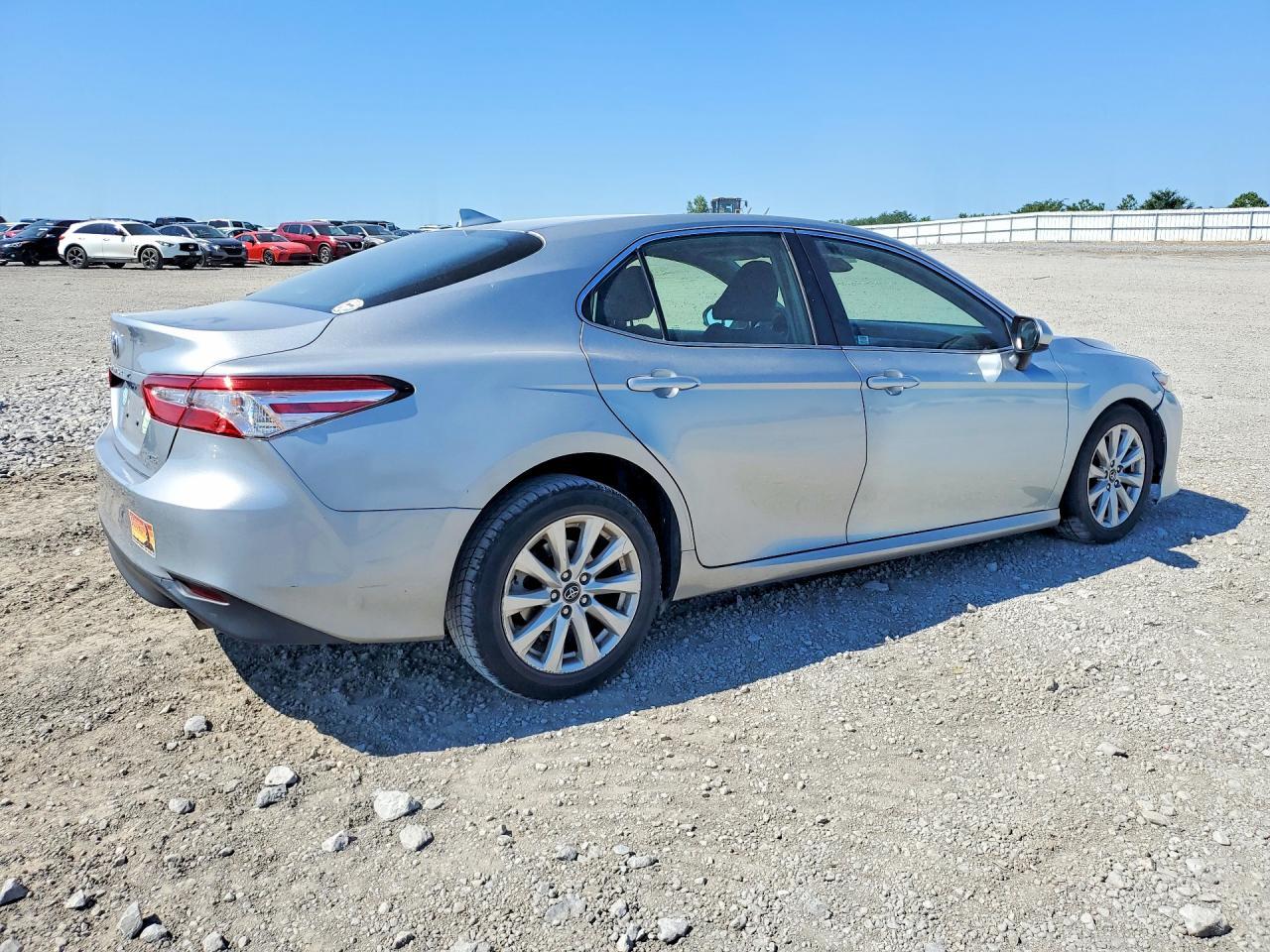 2019 Toyota Camry Le - Фото 3