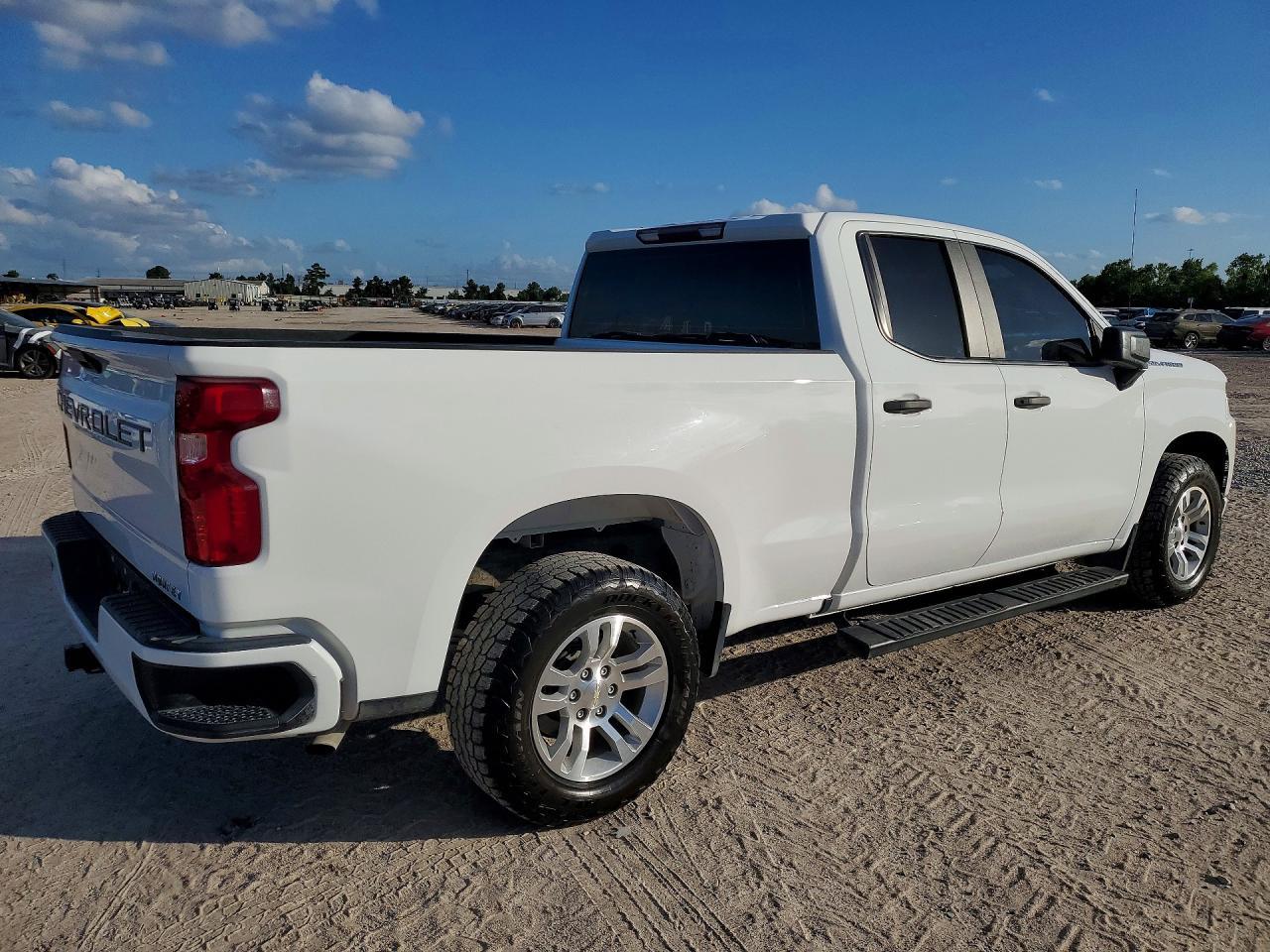 2019 Chevrolet Silverado C1500 - Фото 3