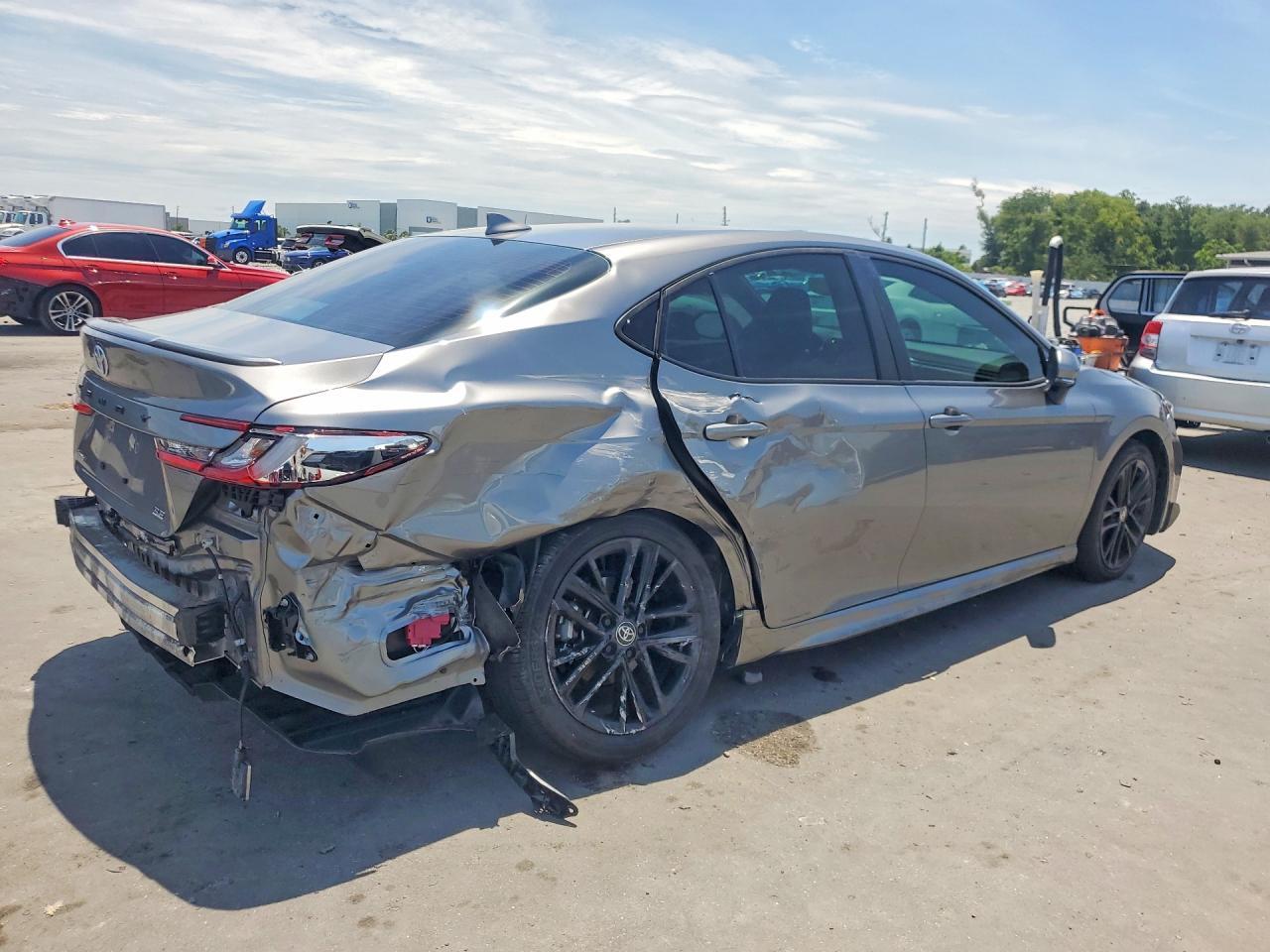 2025 Toyota Camry Se - Фото 3