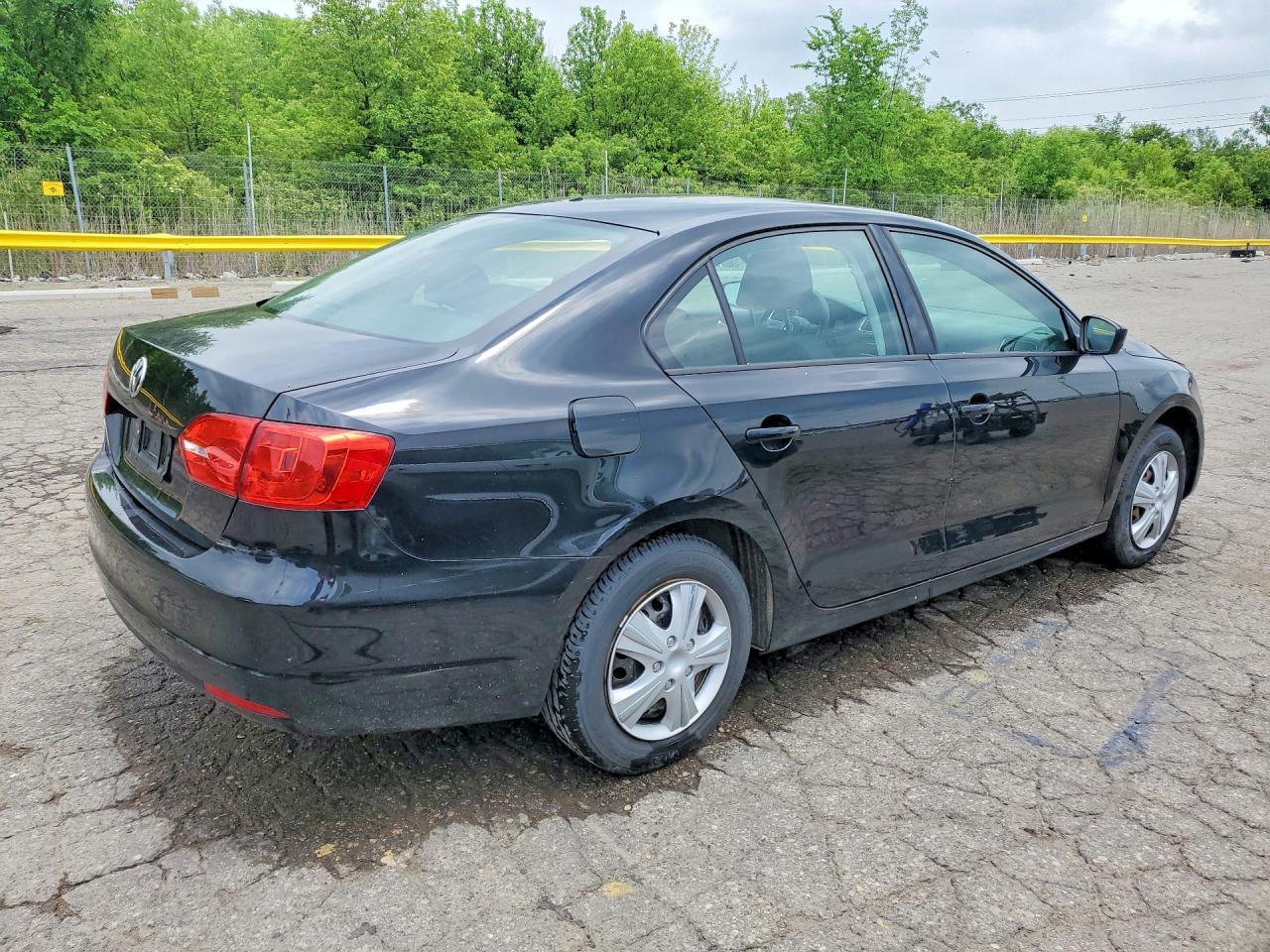 2014 Volkswagen Jetta Base - Image 3
