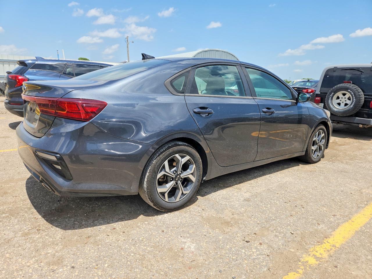 2019 Kia Forte Lxs - Фото 3