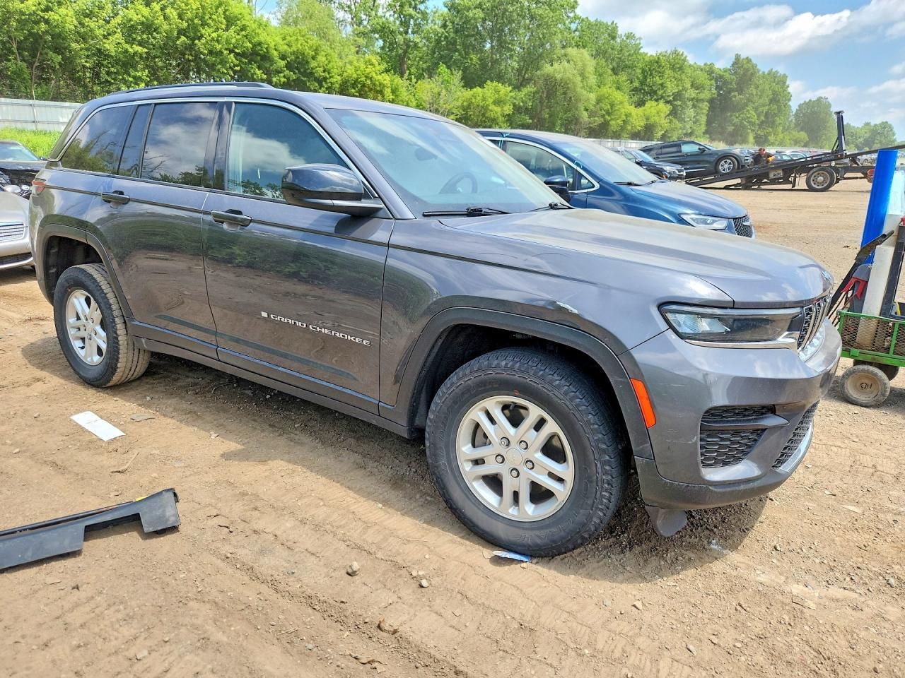 2024 Jeep Grand Cherokee Laredo - Image 4