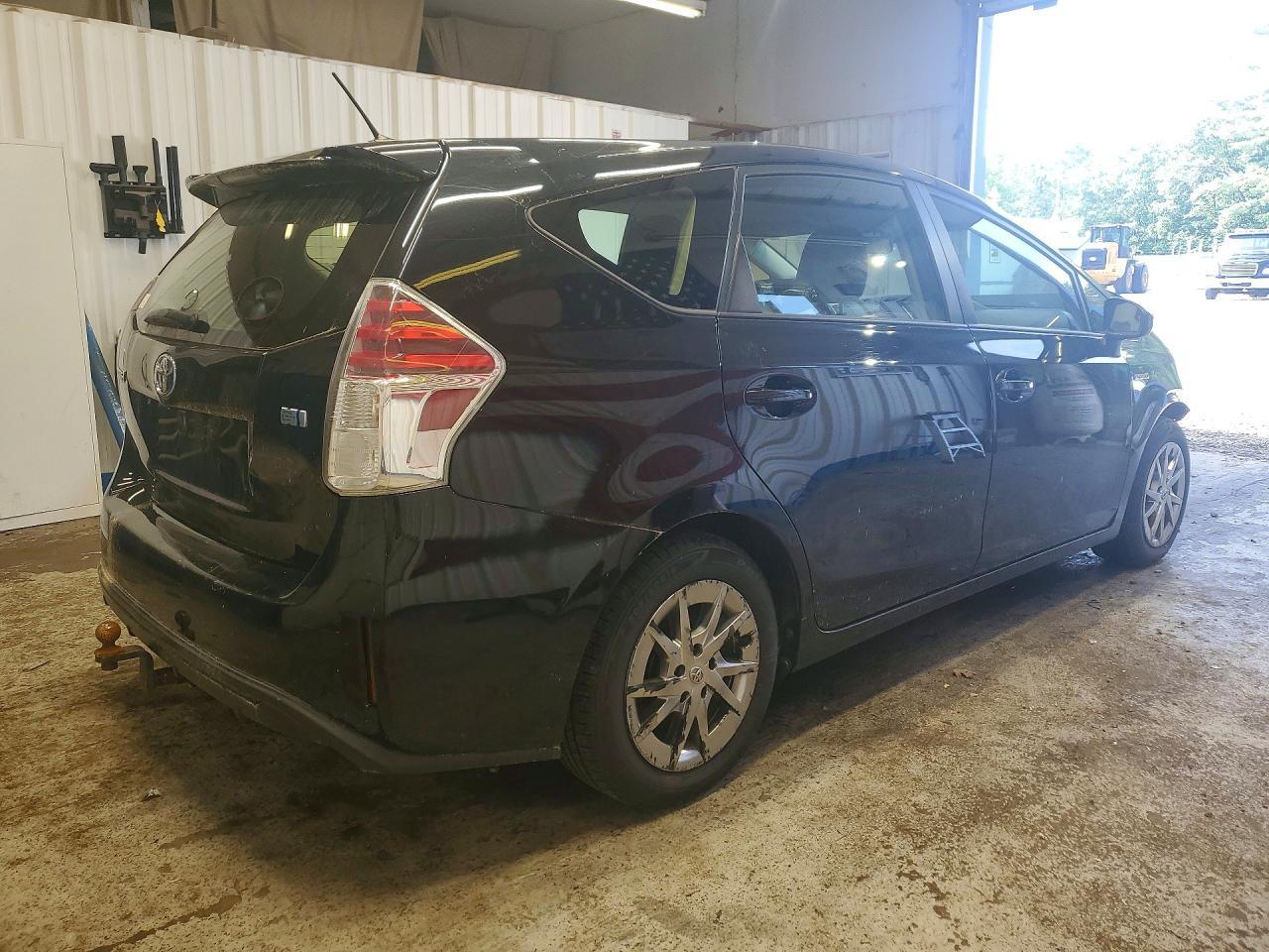 2016 Toyota Prius V Three - Фото 3