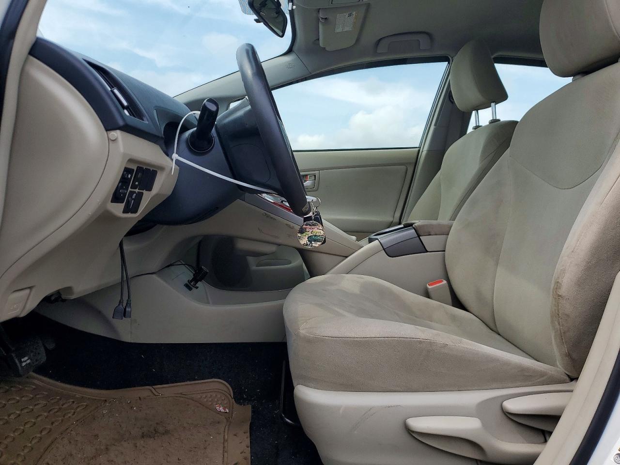 2015 Toyota Prius Two - Image 7