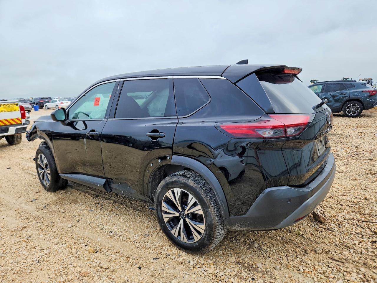 2023 Nissan Rogue Sv - Image 2
