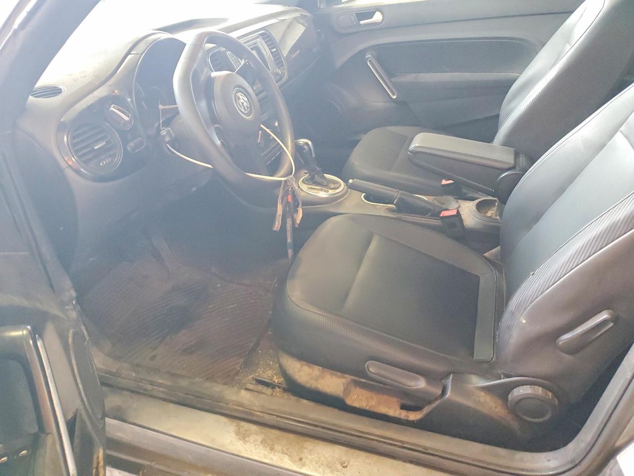 2016 Volkswagen Beetle 1.8T - Фото 7
