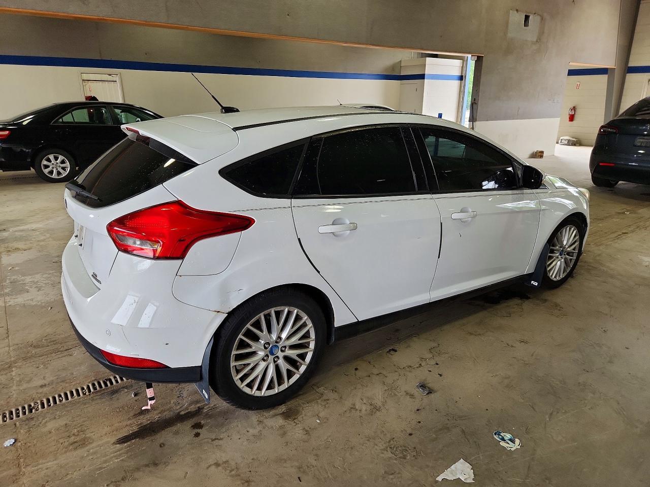 2016 Ford Focus Se - Image 3
