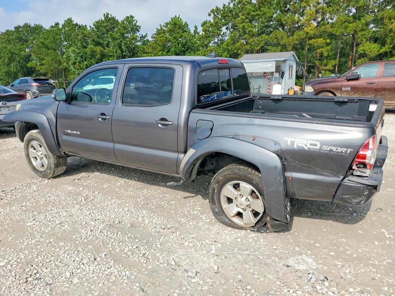 2015 Toyota Tacoma V6 - Фото 2