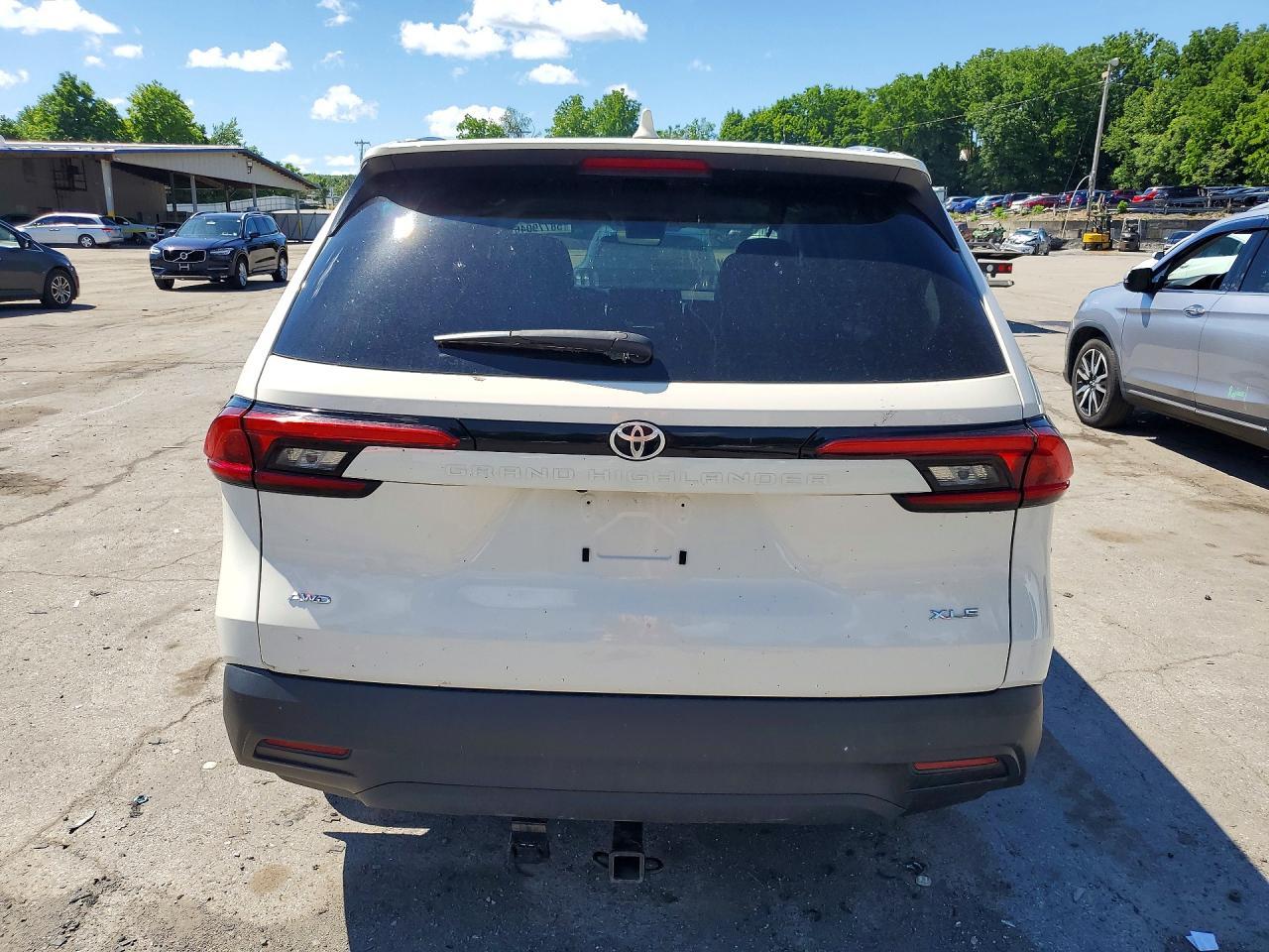 2024 Toyota Grand Highlander Xle - Image 6