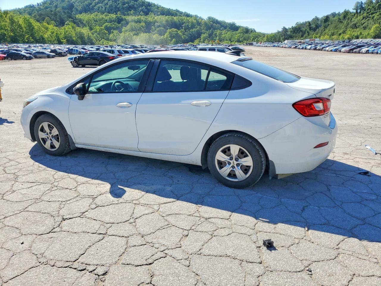 2016 Chevrolet Cruze Ls - Image 2