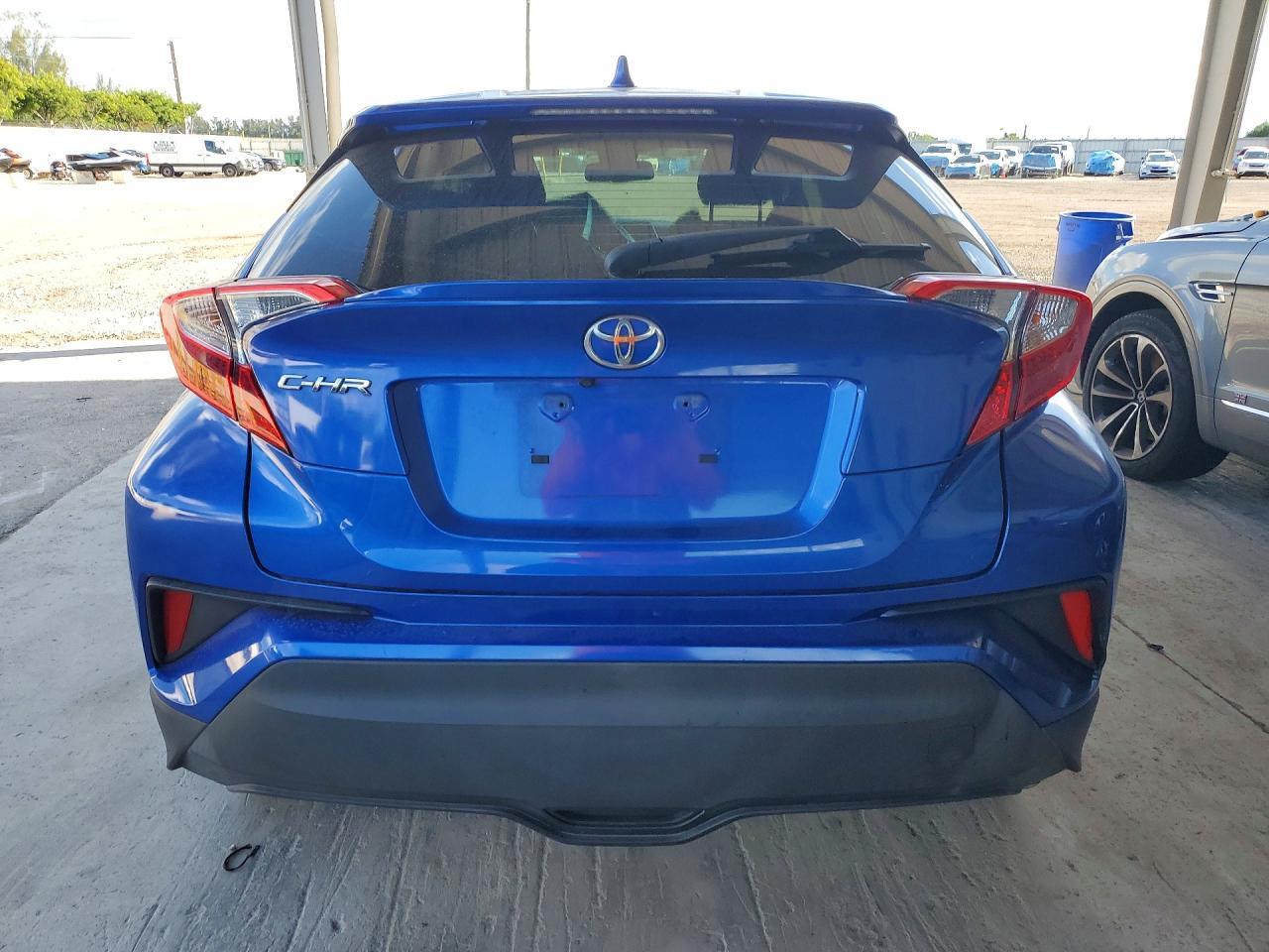 2019 Toyota C-Hr Le - Image 6