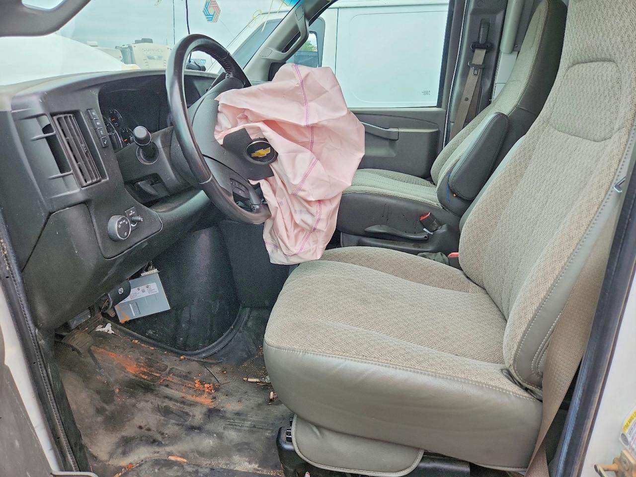 2021 Chevrolet Express - Фото 7