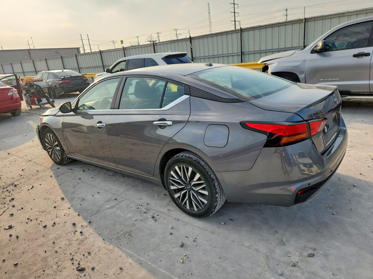 2024 Nissan Altima Sv - Image 2