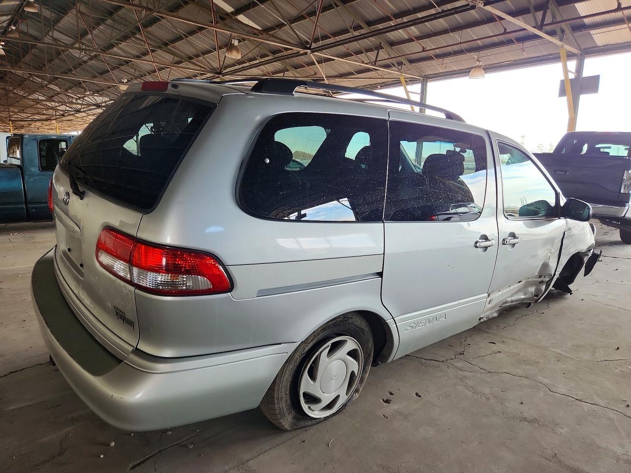 2003 Toyota Sienna Le - Фото 3