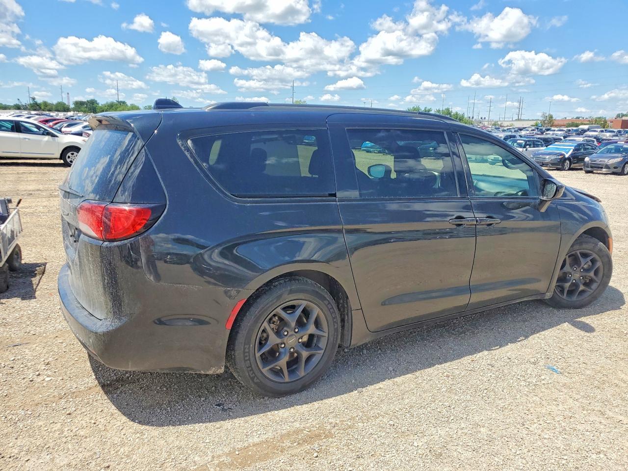 2019 Chrysler Pacifica Touring L Plus - Фото 3
